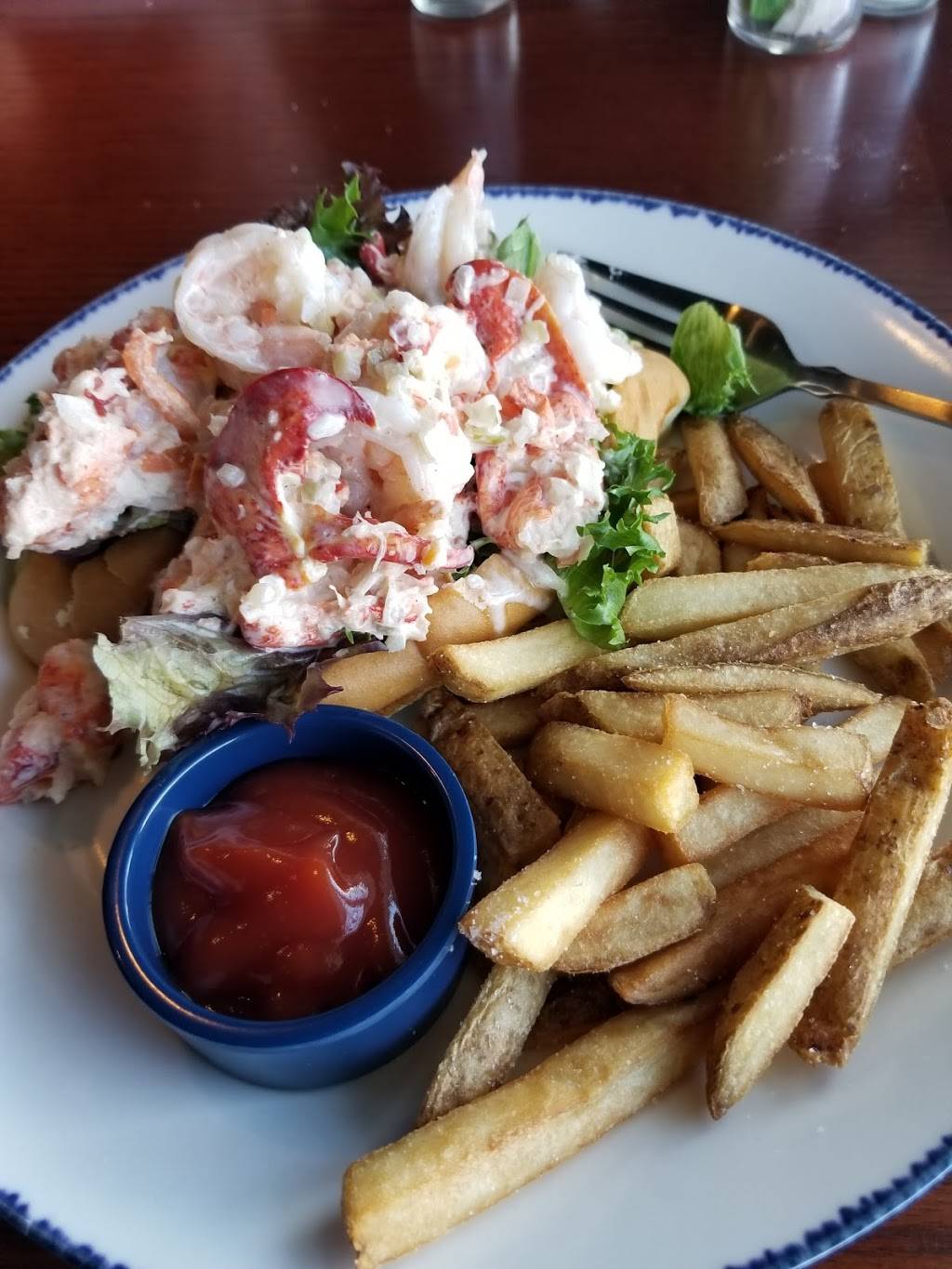 Red Lobster | restaurant | 243 Cox Creek Pkwy, Florence, AL 35630, USA | 2567643766 OR +1 256-764-3766