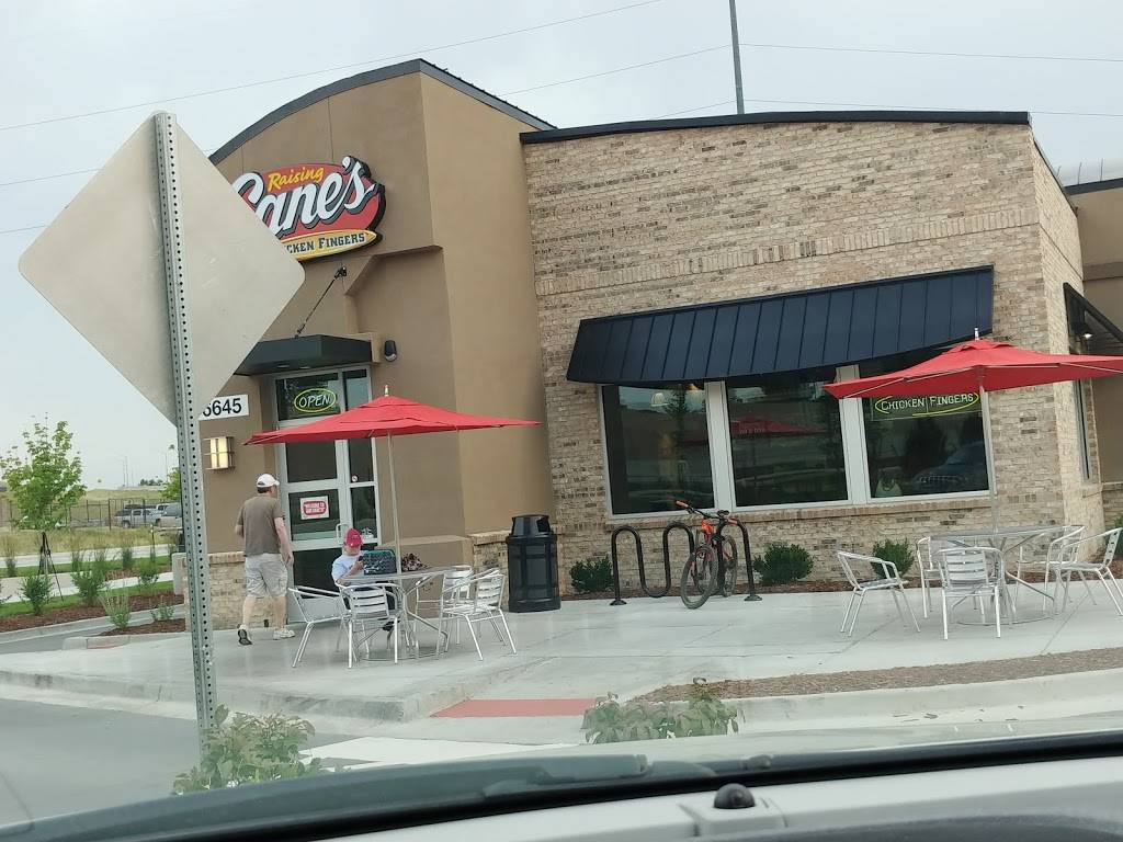 Raising Canes Chicken Fingers | meal takeaway | 6645 S Parker Rd, Centennial, CO 80016, USA | 3036931289 OR +1 303-693-1289