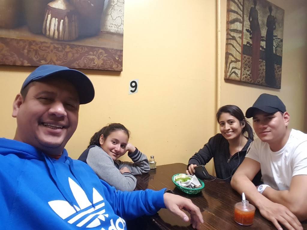 La Caleta | restaurant | 1529 Gates Ave, Brooklyn, NY 11237, USA | 7184188050 OR +1 718-418-8050