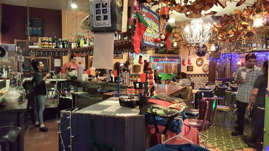 Chuys | restaurant | 2320 N Interstate Hwy 35, Round Rock, TX 78681, USA | 5122552211 OR +1 512-255-2211