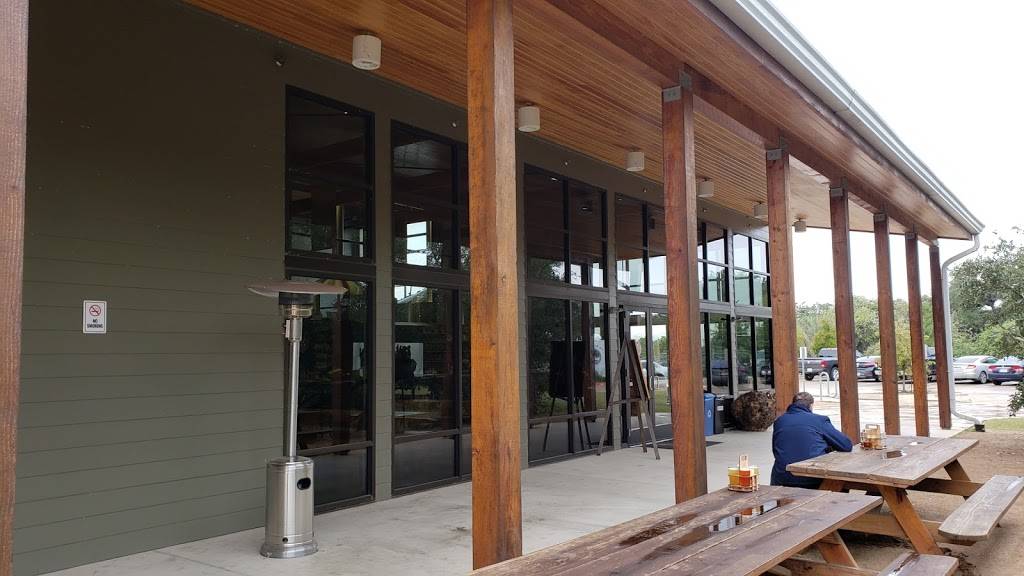 Live Oak Brewing Company | restaurant | 1615 Crozier Ln, Del Valle, TX 78617, USA | 5123852299 OR +1 512-385-2299