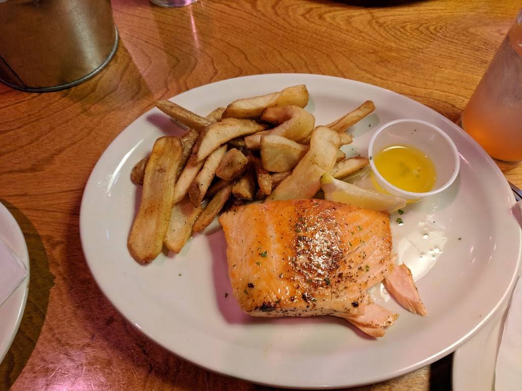 Texas Roadhouse | restaurant | 524 Saw Mill Rd, West Haven, CT 06516, USA | 2039376222 OR +1 203-937-6222