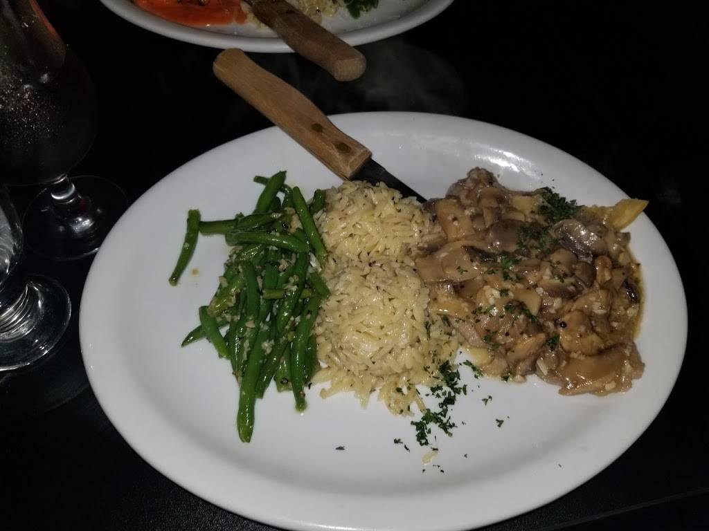 Capones Grill & Pasta Shop | restaurant | 5880 Wyandotte St E, Windsor, ON N8S 1M8, Canada | 5199440128 OR +1 519-944-0128