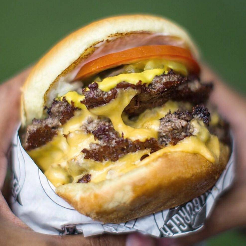 Fatburger | restaurant | 650 N Moorpark Rd, Thousand Oaks, CA 91360, USA | 8053708220 OR +1 805-370-8220