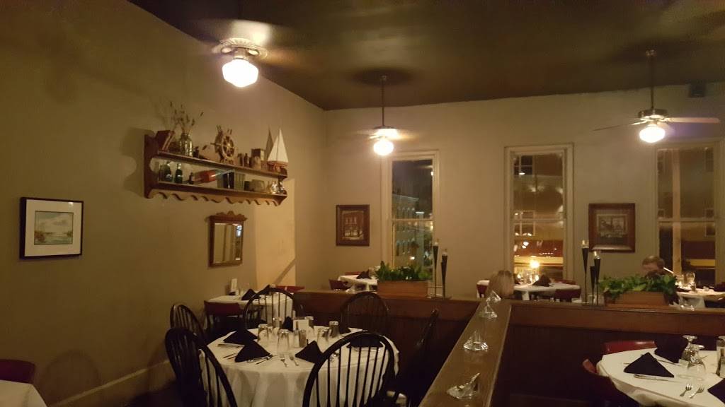 Simp McGhees | restaurant | 725 Bank St, Decatur, AL 35601, USA | 2563536284 OR +1 256-353-6284