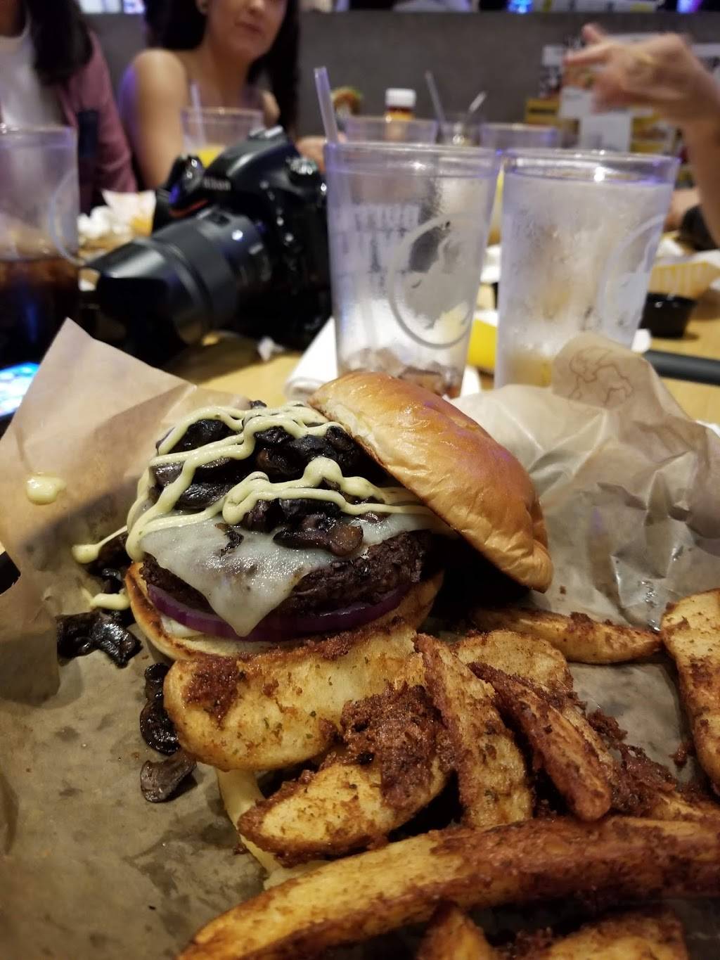 Buffalo Wild Wings | restaurant | 736 E Del Amo Blvd, Carson, CA 90746, USA | 3104367793 OR +1 310-436-7793