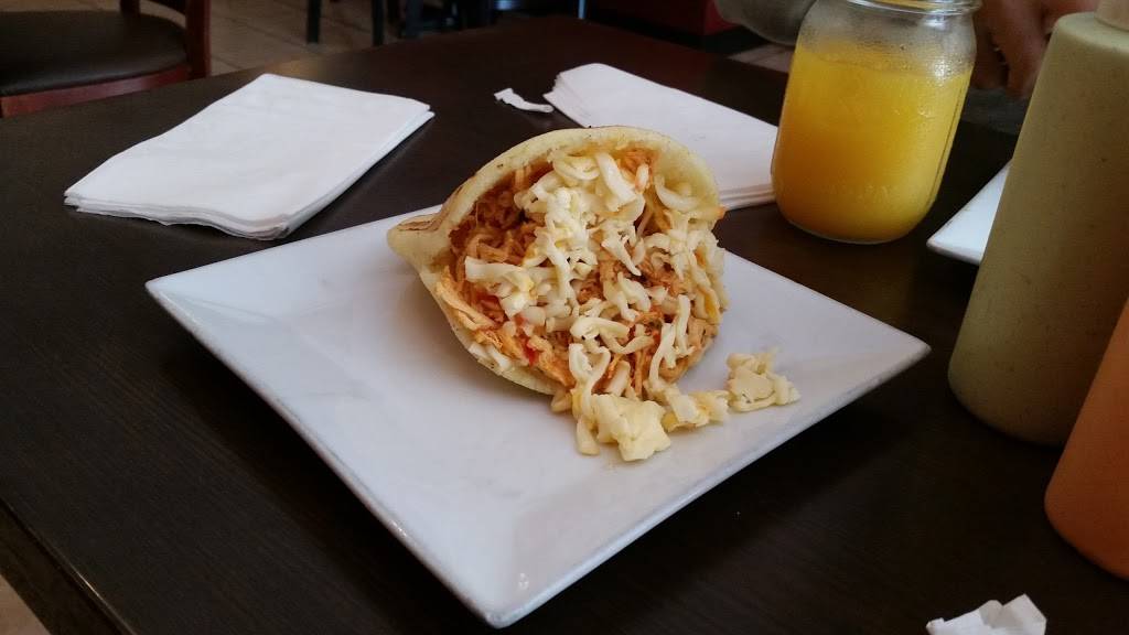 Ricos Chicken | restaurant | 74-27 Metropolitan Ave, Middle Village, NY 11379, USA | 7188061705 OR +1 718-806-1705