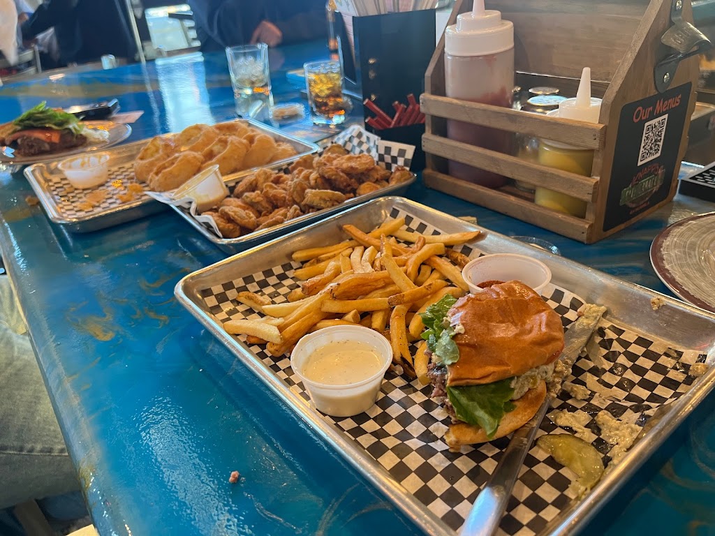 Knapps City Garage | restaurant | 36370 Main St, New Baltimore, MI 48047, USA | 5867252498 OR +1 586-725-2498