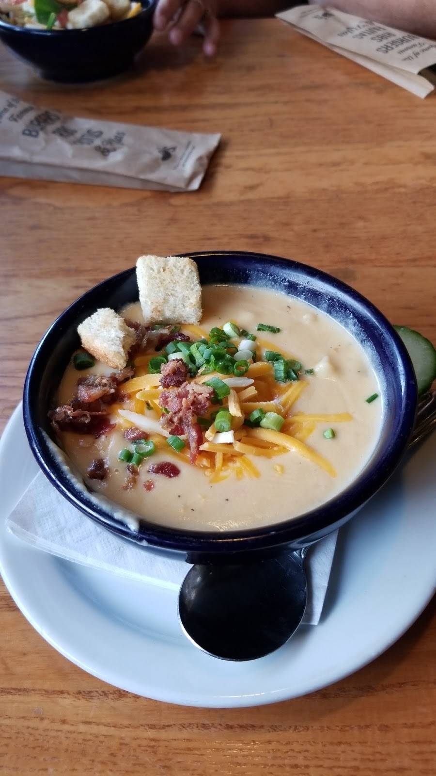 Chilis Grill & Bar | meal takeaway | 3284 N John Young Pkwy, Kissimmee, FL 34741, USA | 4079330833 OR +1 407-933-0833