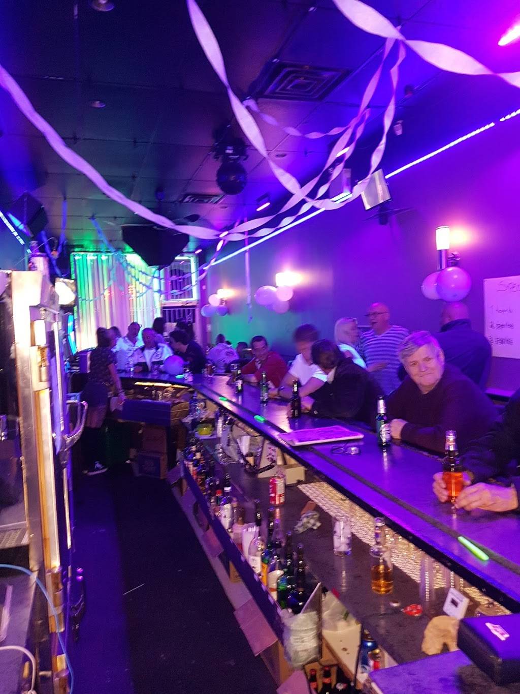 Bar LExcuse | night club | 1395 Av Dollard, LaSalle, QC H8N 1T3, Canada | 5143661363 OR +1 514-366-1363