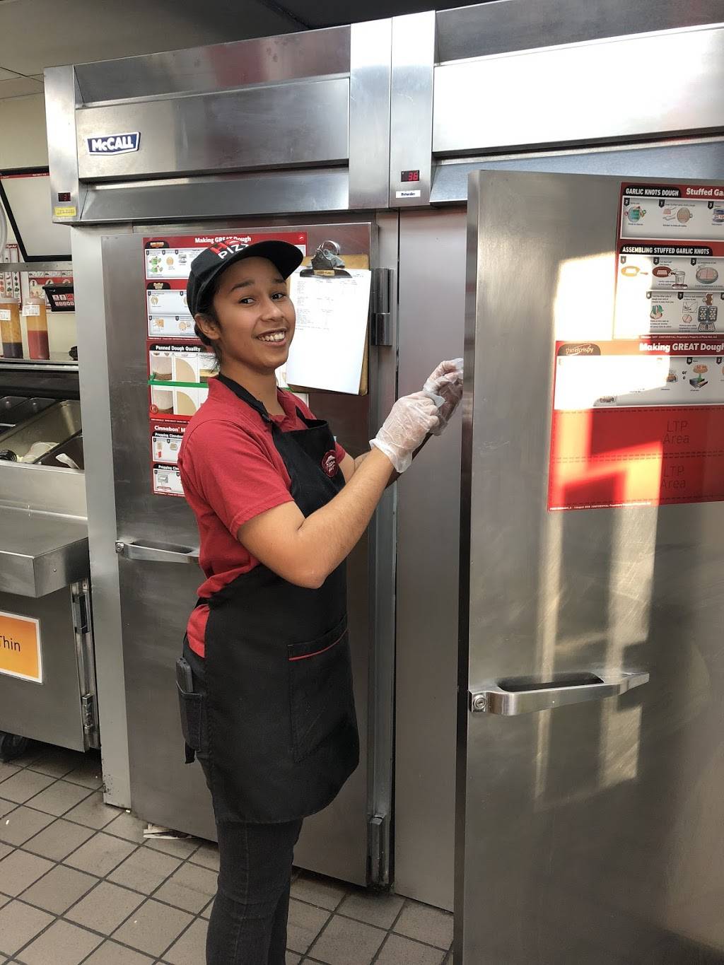 Pizza Hut | restaurant | 20901 Lassen St, Chatsworth, CA 91311, USA | 8187720700 OR +1 818-772-0700