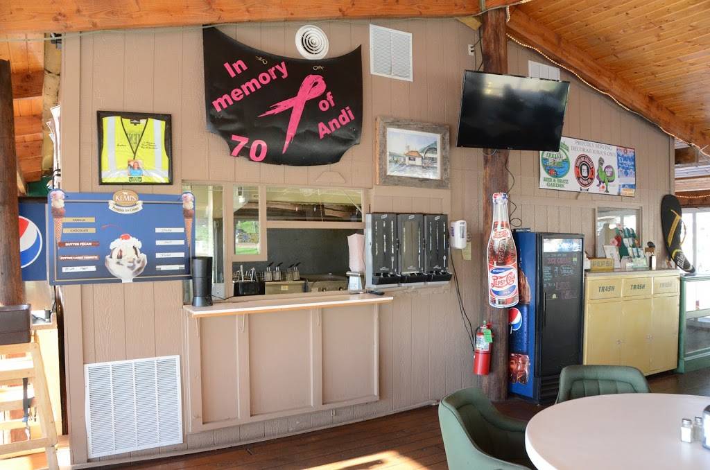 McGregors Marina Beer & Bratz | restaurant | 101 Front St, McGregor, IA 52157, USA | 5638739613 OR +1 563-873-9613