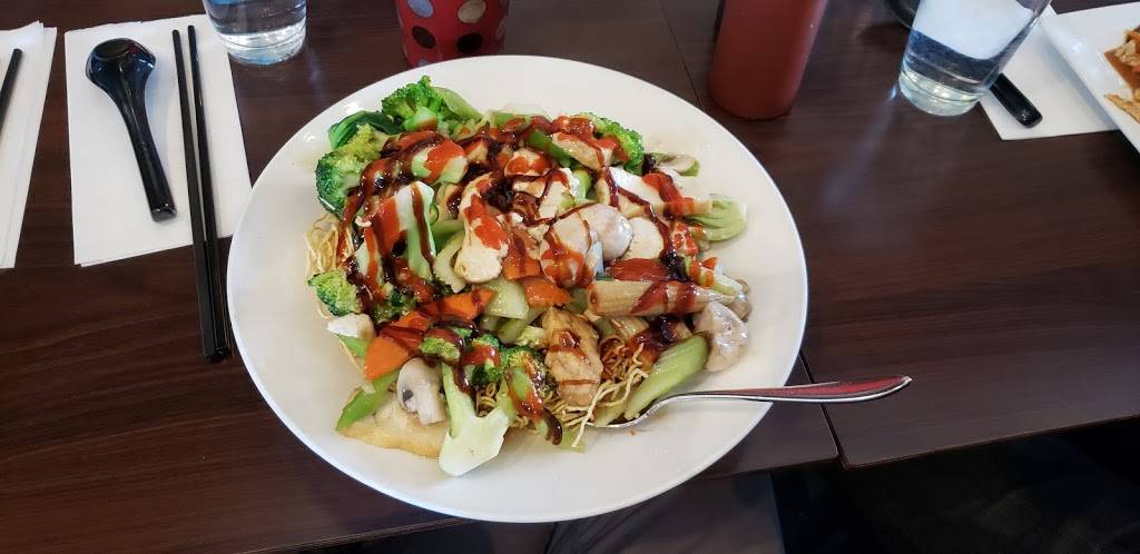 Ben Thanh | restaurant | 393 Woodlawn Rd W, Guelph, ON N1H 7M1, Canada | 5197676668 OR +1 519-767-6668