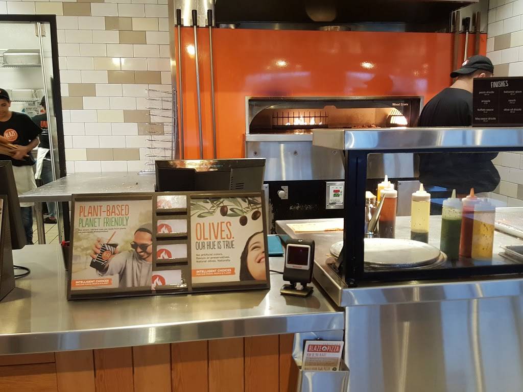 Blaze Pizza | meal takeaway | 213 Broadway Mall, Hicksville, NY 11801, USA | 5162080161 OR +1 516-208-0161