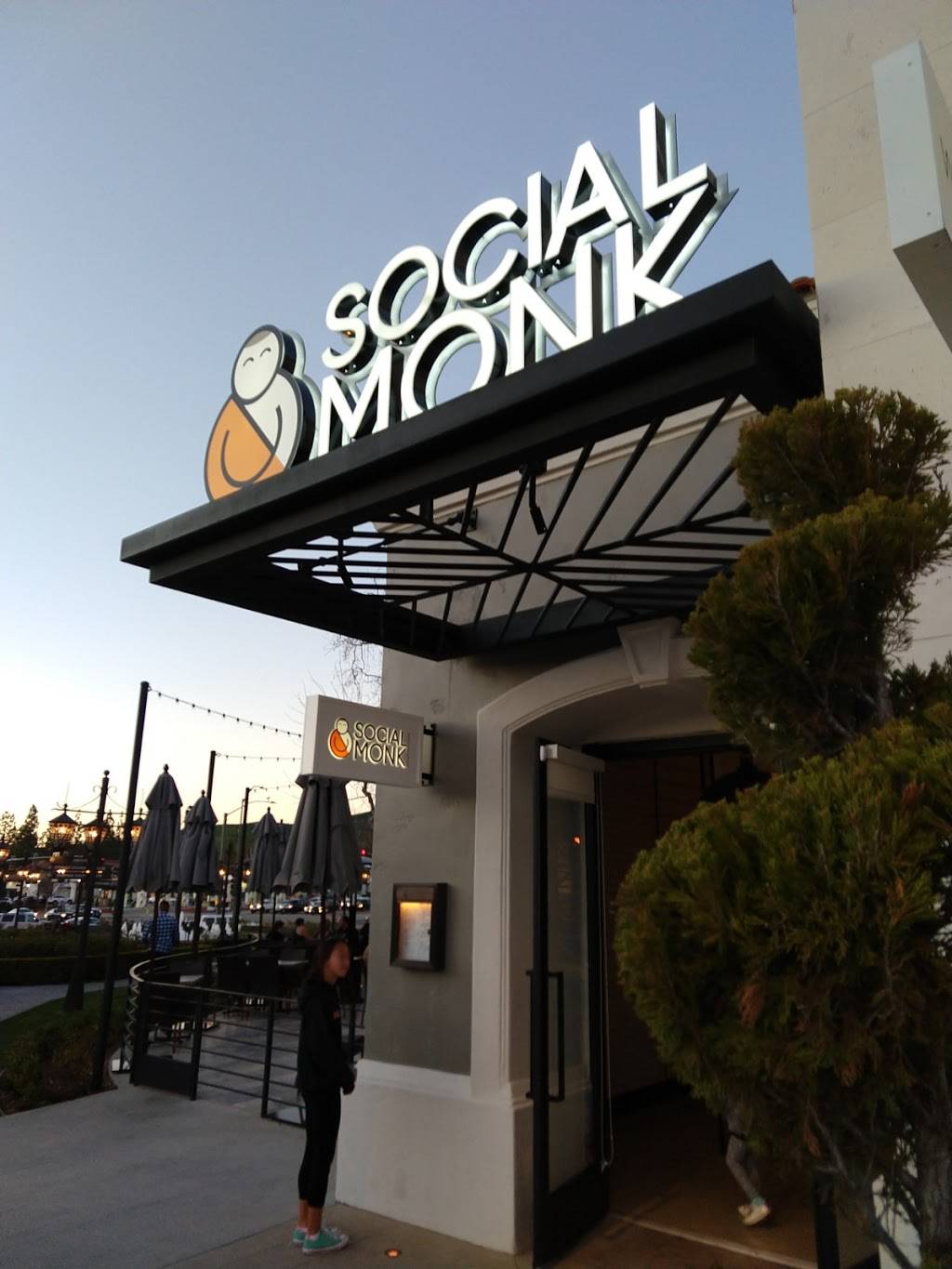 Social Monk | restaurant | 4000 Thousand Oaks Blvd Spc C1, Westlake Village, CA 91362, USA | 8053708290 OR +1 805-370-8290