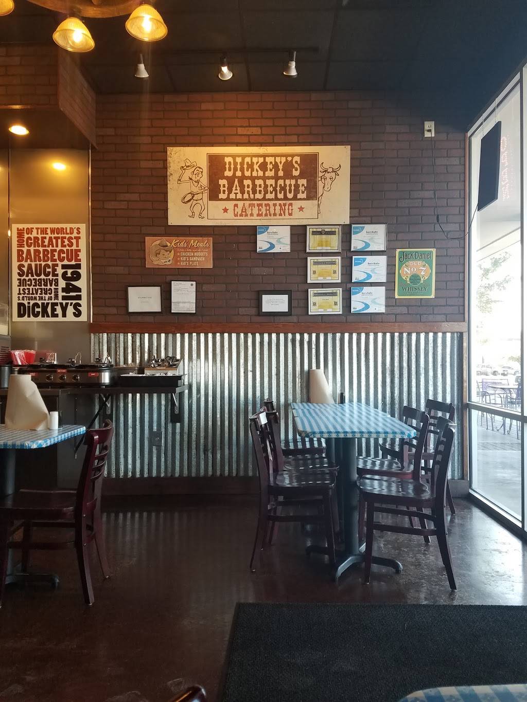 Dickeys Barbecue Pit | restaurant | 661 Louis Henna Blvd, Round Rock, TX 78664, USA | 5122442877 OR +1 512-244-2877