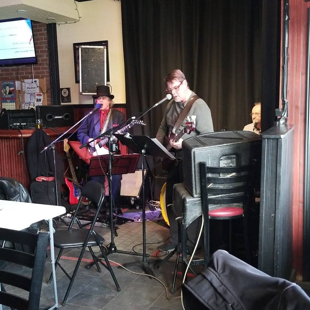 Corners Bar | restaurant | 10593 Yonge St #3, Richmond Hill, ON L4C 3C5, Canada | 4168754922 OR +1 416-875-4922