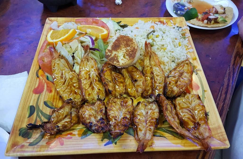 La Isla Del Mar #4 | restaurant | 6034 22nd Ave, Kenosha, WI 53143, USA | 2625640085 OR +1 262-564-0085