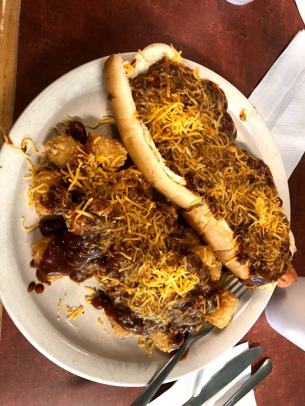 Snow White Drive in | restaurant | 1714 W Main St, Lebanon, TN 37087, USA | 6154434299 OR +1 615-443-4299