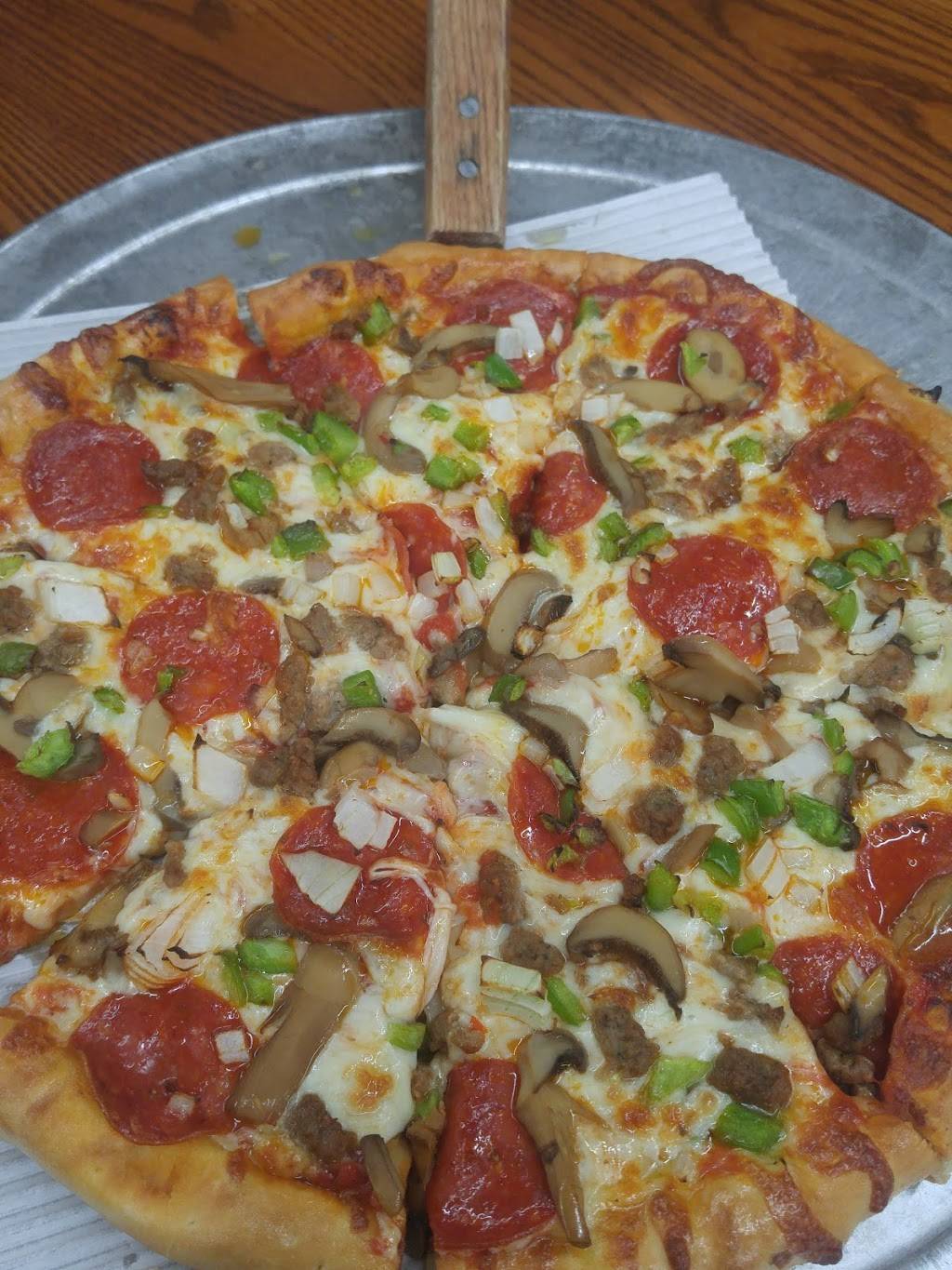 Joe Luigis Pizza | restaurant | 227 W Main St, Owensville, OH 45160, USA | 5137322940 OR +1 513-732-2940