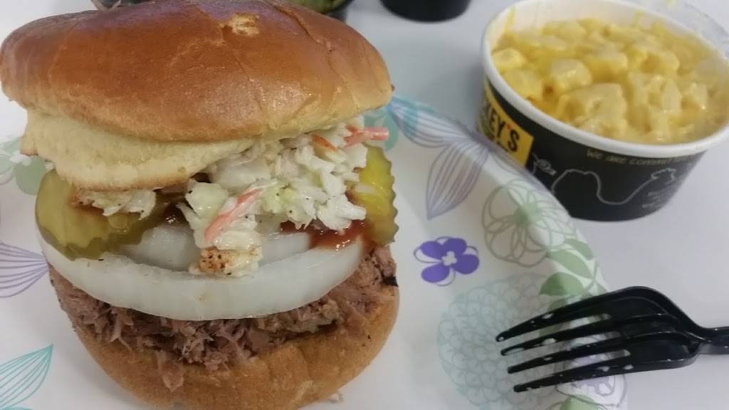 Dickeys Barbecue Pit | restaurant | 1941 W Malvern Ave, Fullerton, CA 92835, USA | 7144514620 OR +1 714-451-4620