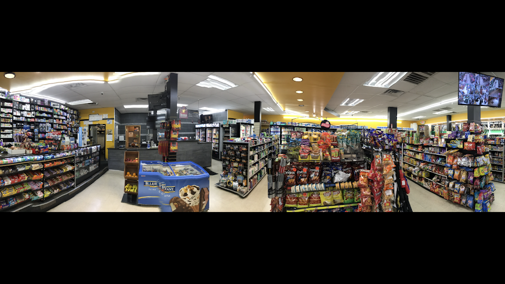 In & Out | restaurant | 701 W Wisconsin Ave, Milwaukee, WI 53233, USA | 4142209466 OR +1 414-220-9466