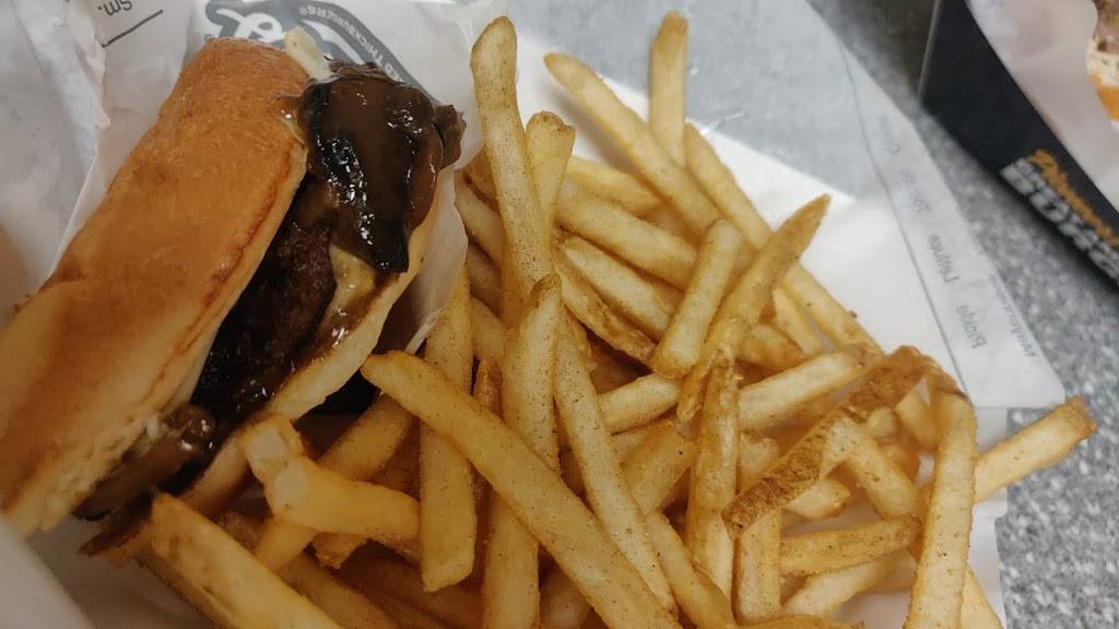 Hardees | restaurant | 301 E Burleigh Blvd, Tavares, FL 32778, USA | 3526092909 OR +1 352-609-2909