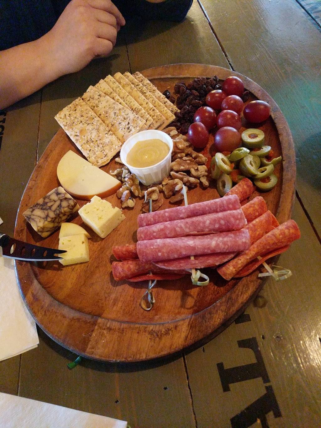 Antebellum Ale House | restaurant | 321 E Oak St, Weatherford, TX 76086, USA | 8173416625 OR +1 817-341-6625