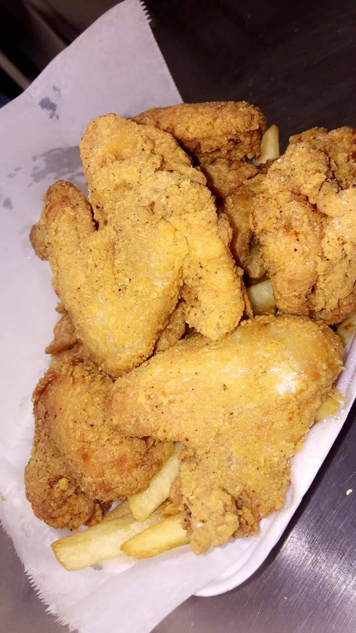 Sharks Fish | restaurant | 3900 W Madison St, Chicago, IL 60624, USA | 7736385500 OR +1 773-638-5500