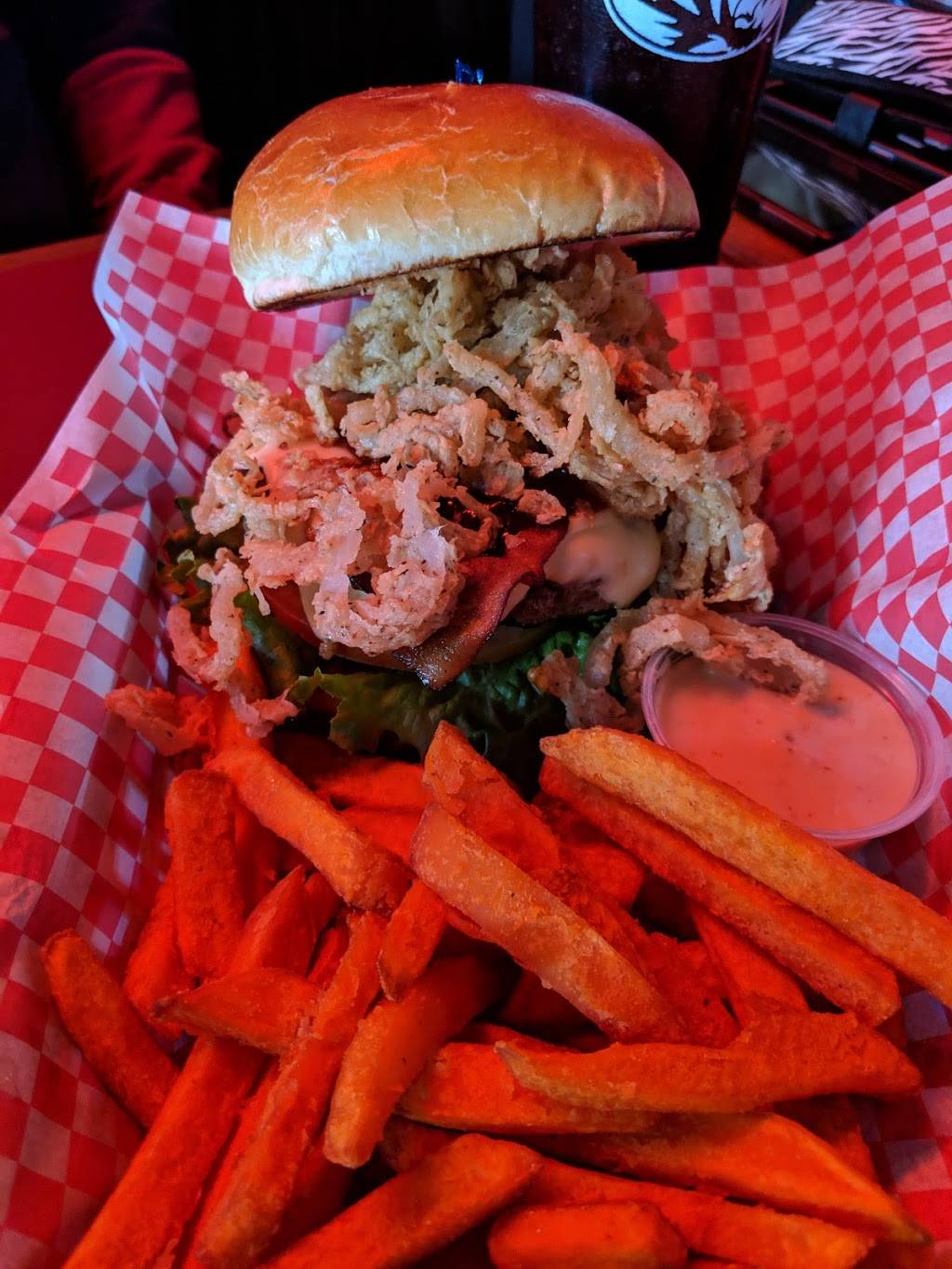 Maggies Bar and Grill | restaurant | 416 Main St, Boonville, MO 65233, USA | 6608827242 OR +1 660-882-7242