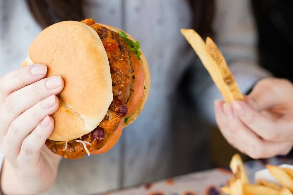 Harveys 830 Norwest Rd. | restaurant | Canada, Ontario, Kingston, Norwest Road Unit 3a Kingston Ontario CA 邮政编码 :邮政编码: K7P 2N4 | 6133849186 OR +1 613-384-9186