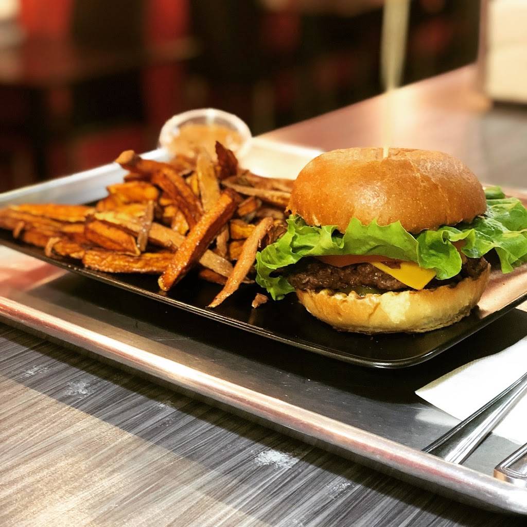 Capitales burgers | meal takeaway | 8612 Rue Centrale, LaSalle, QC H8P 1N5, Canada | 5144197788 OR +1 514-419-7788