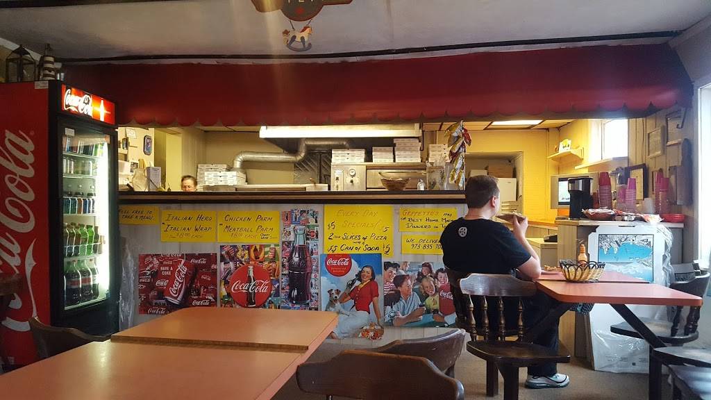 Geppettos Pizza | restaurant | 365 Ringwood Ave, Wanaque, NJ 07465, USA | 9738357086 OR +1 973-835-7086