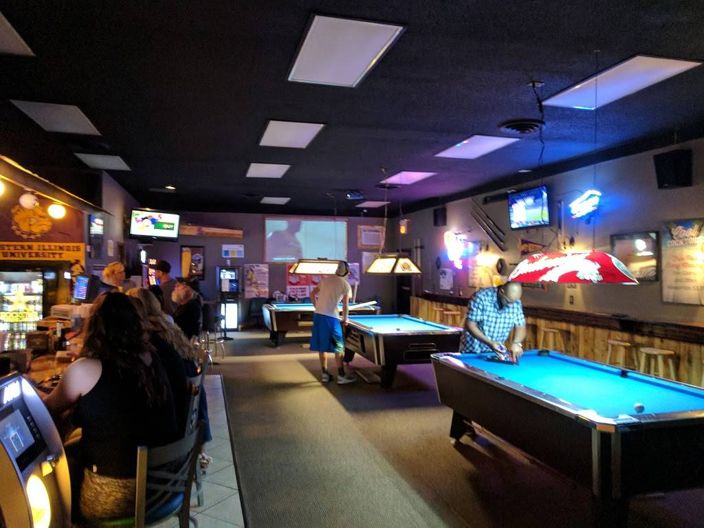 Shooters / Diamond Daves | restaurant | 518 W Jackson St, Macomb, IL 61455, USA | 3094210539 OR +1 309-421-0539