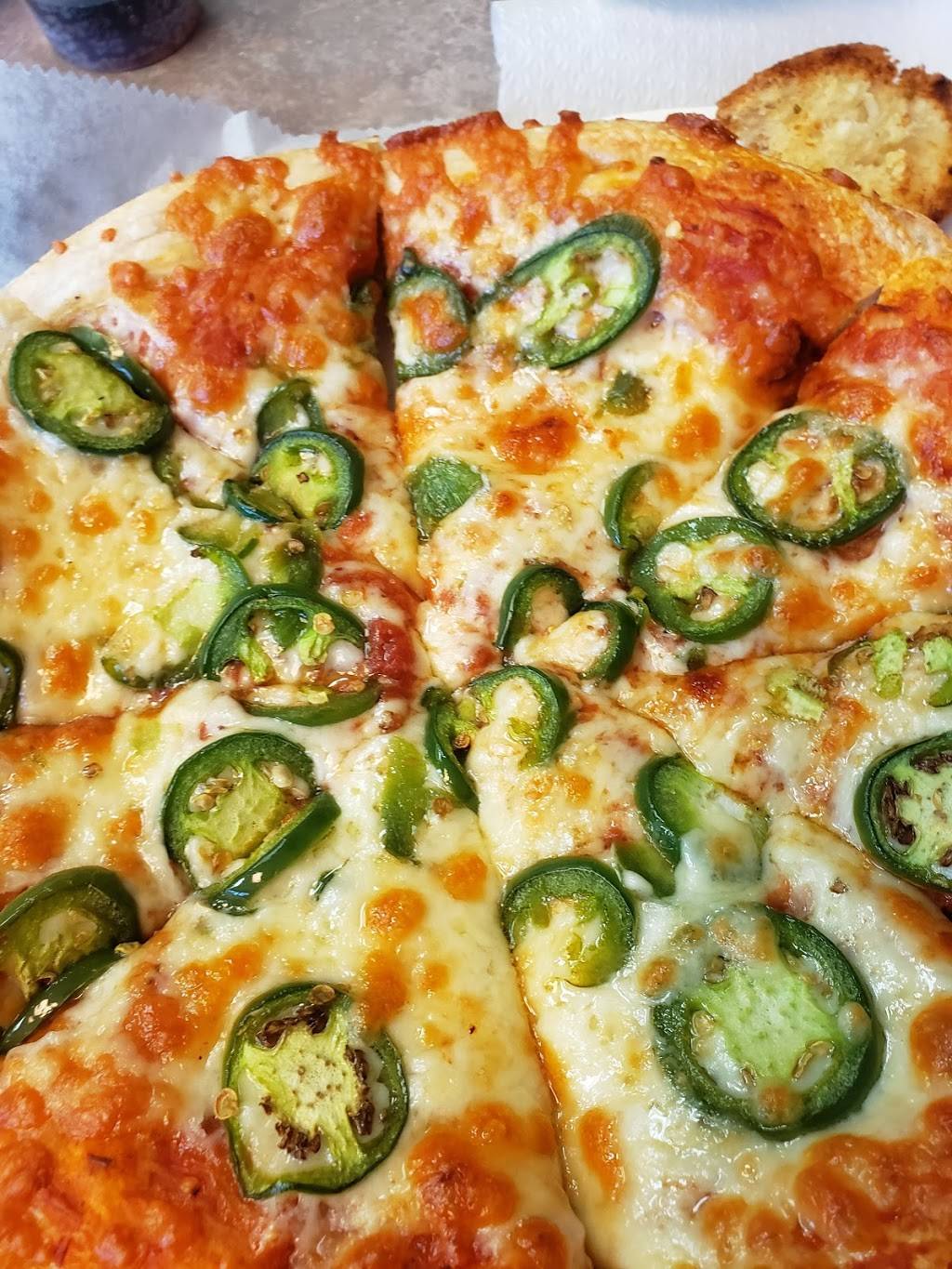 Singas Famous Pizza | restaurant | 2500 Central Park Ave, Yonkers, NY 10710, USA | 9149612611 OR +1 914-961-2611