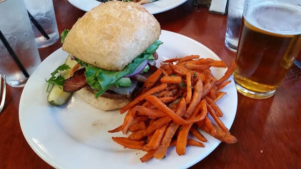 Guest House Grill | restaurant | 8783 El Camino Real, Atascadero, CA 93422, USA | 8054600193 OR +1 805-460-0193