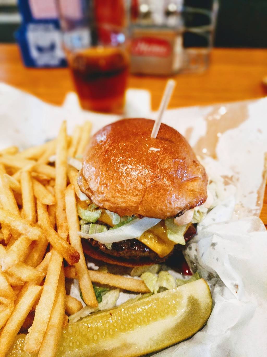 Copper Mug Bar & Grill | restaurant | 1704 E West Maple Rd, Walled Lake, MI 48390, USA | 2486248725 OR +1 248-624-8725