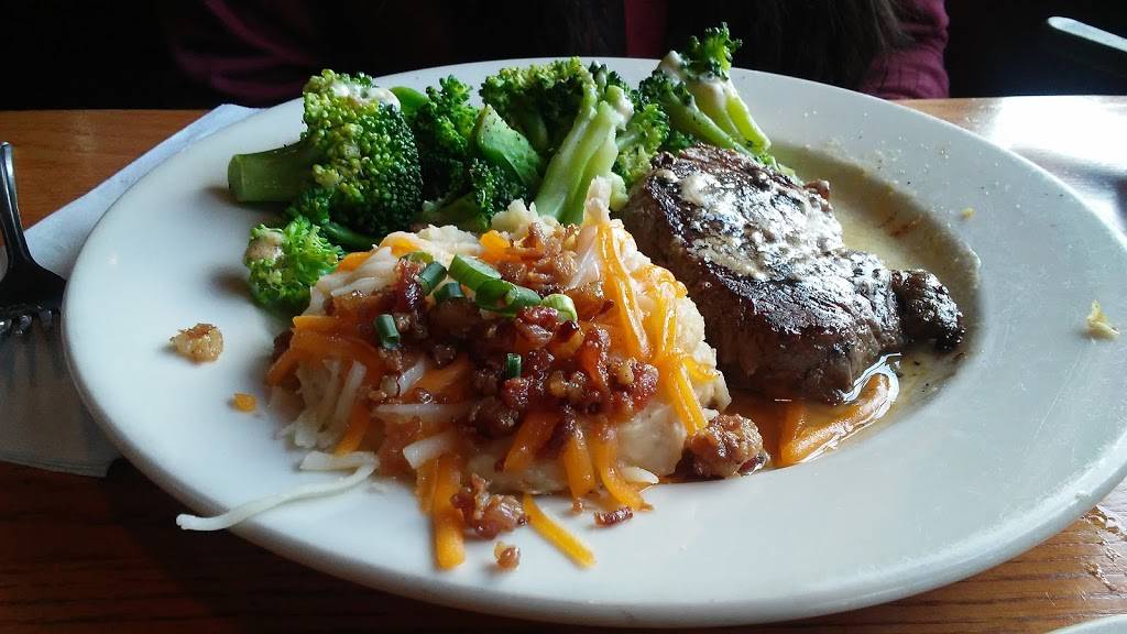 Chilis Grill & Bar | restaurant | 10220 Central Ave SE, Albuquerque, NM 87123, USA | 5052966400 OR +1 505-296-6400