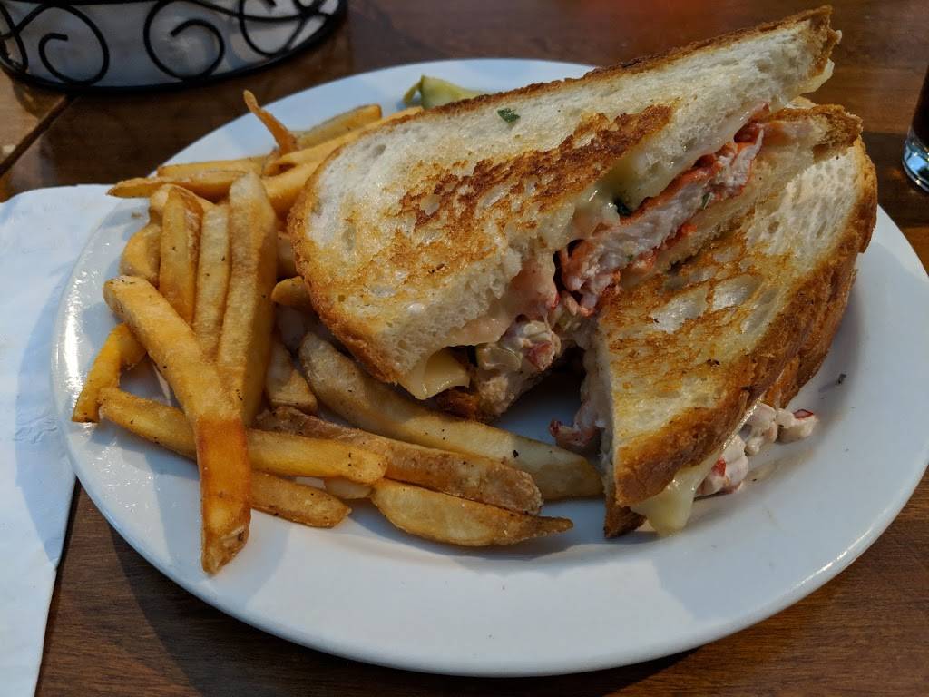 Shipyard Brew Haus - Sugarloaf | restaurant | 5000 Commons Circle, Carrabassett Valley, ME 04947, USA | 2072376834 OR +1 207-237-6834