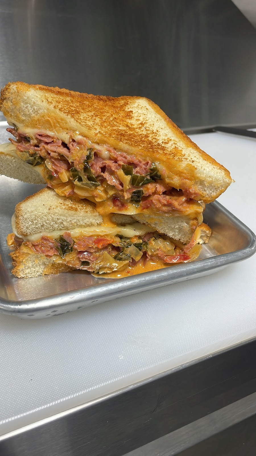 The Wolfes Den | restaurant | 1842 W Washington Blvd #6, Los Angeles, CA 90007, USA | 2138172284 OR +1 213-817-2284