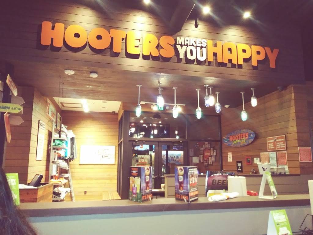 Hooters | restaurant | 4710 I-10, Baytown, TX 77521, USA | 8325142586 OR +1 832-514-2586
