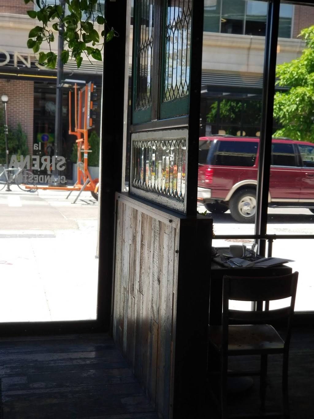 La Sirena Clandestina | restaurant | 954 W Fulton Market, Chicago, IL 60607, USA | 3122265300 OR +1 312-226-5300