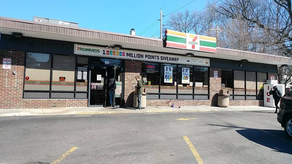 7-Eleven | bakery | 100 W Madison Ave, Dumont, NJ 07628, USA | 2014391518 OR +1 201-439-1518