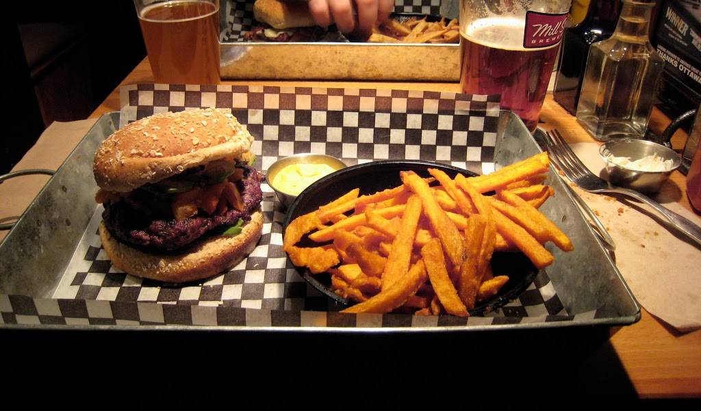 The Works Gourmet Burger Bistro | restaurant | 326 Richmond Rd, Ottawa, ON K1Z 6X6, Canada | 6135640406 OR +1 613-564-0406