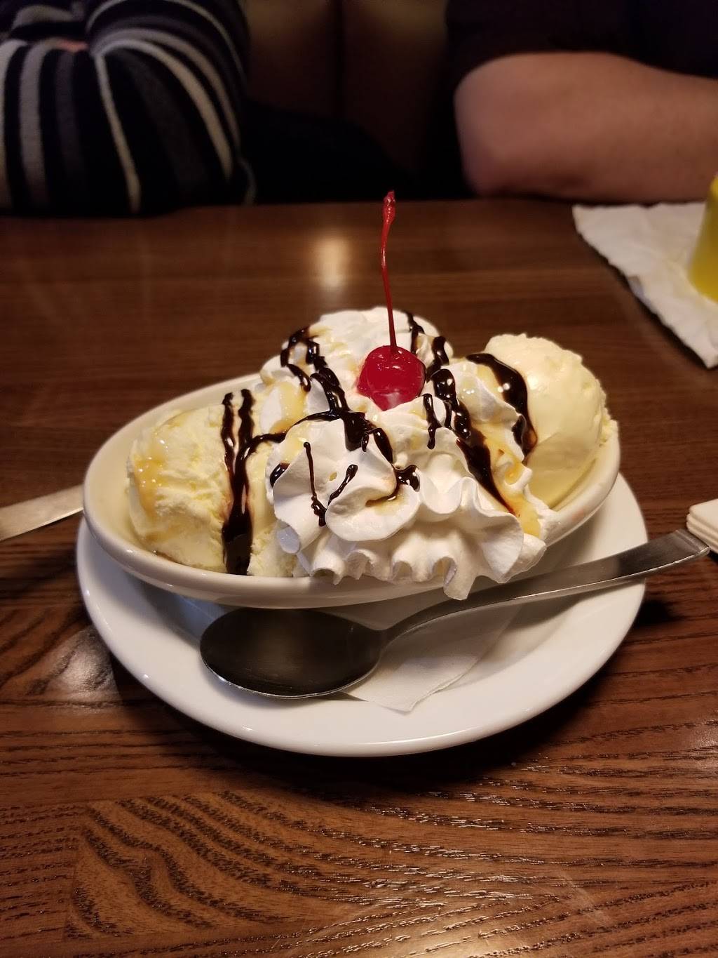 TGI Fridays | restaurant | 4730 Grape Rd, Mishawaka, IN 46545, USA | 5742718443 OR +1 574-271-8443