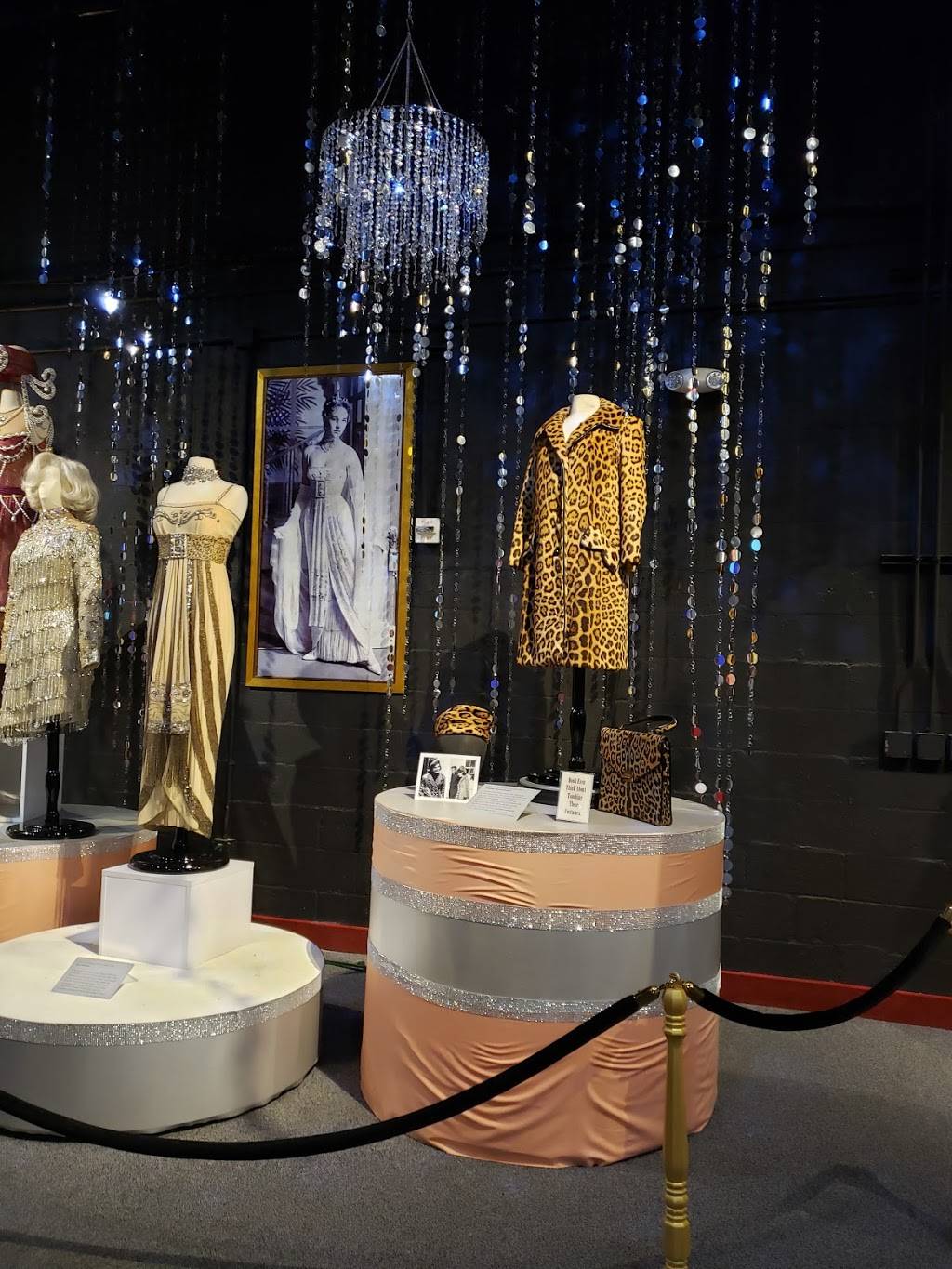 The Wick Theatre | restaurant | 7901 N Federal Hwy, Boca Raton, FL 33487, USA | 5619952333 OR +1 561-995-2333