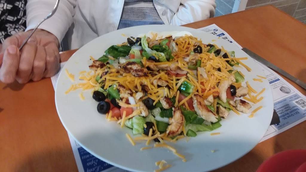 Town Line Family Restaurant | restaurant | 10 New County Rd, Hollis, ME 04042, USA | 2074994300 OR +1 207-499-4300