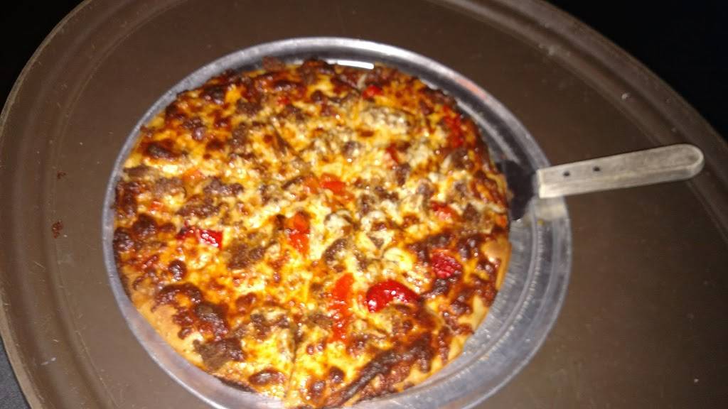 Aquinos Restaurant | restaurant | 910 Floyd Ave, Rome, NY 13440, USA | 3153377440 OR +1 315-337-7440