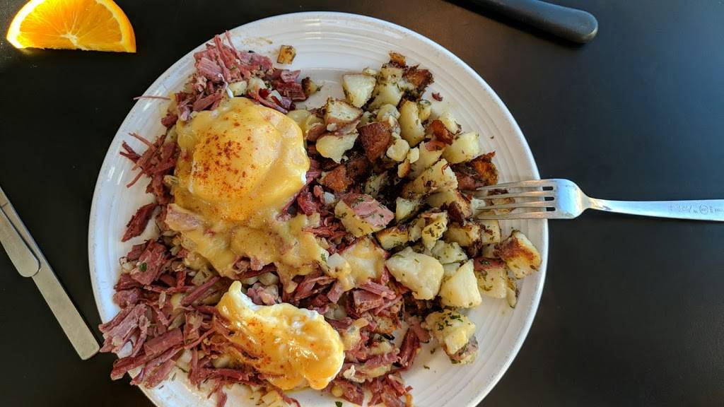 Squaretoes Restaurant | restaurant | 30 York St, Kennebunk, ME 04043, USA | 2079856636 OR +1 207-985-6636