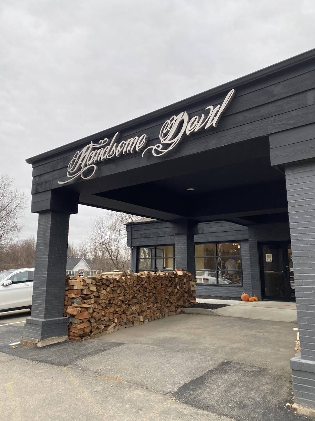 Handsome Devil LLC | restaurant | 3 Corwin Ct, Newburgh, NY 12550, USA | 8457874711 OR +1 845-787-4711